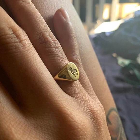 18K Vintage Zodiac Ring - Picture 3 of 7
